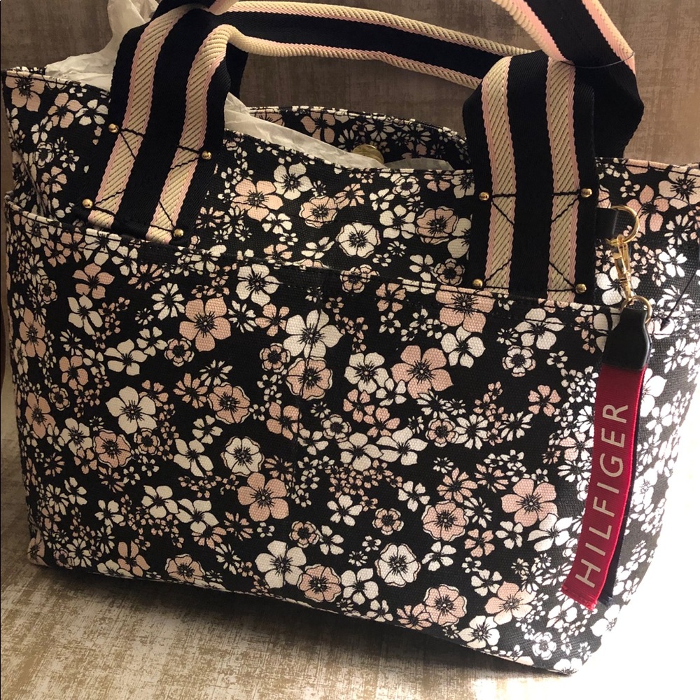Tommy Hilfiger tote bag.
